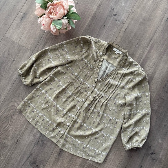 New Monday Fun Sage Green floral Button Up Blouse - Picture 2 of 7